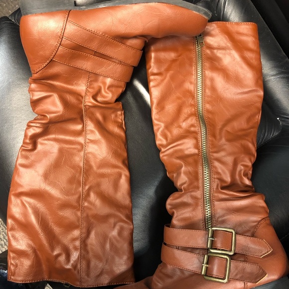Preowned Women’s Brown High Zip Up Size 8 Boots 👢 - Picture 2 of 4
